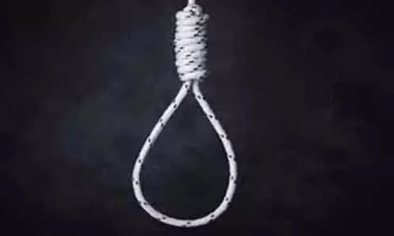 A 28 years old employee working in a private company in Savli hanged himself