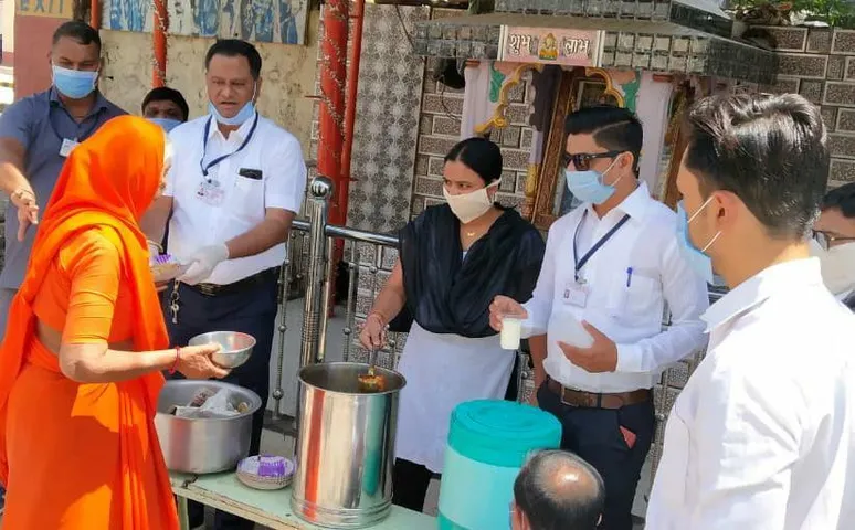 WR and IRCTC continue to serve needy persons during Coronavirus lockdown