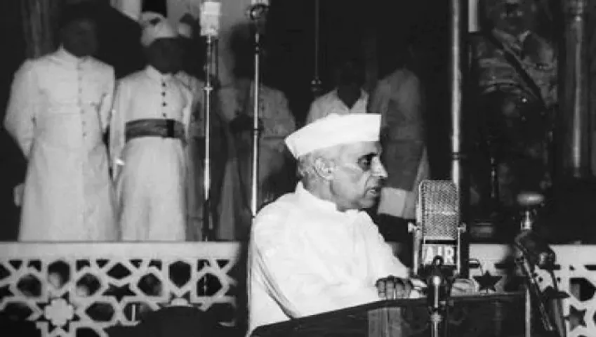 Jawaharlal Nehru 56th death anniversary: Narendra Modi, Arvind Kejriwal pay tributes to first PM