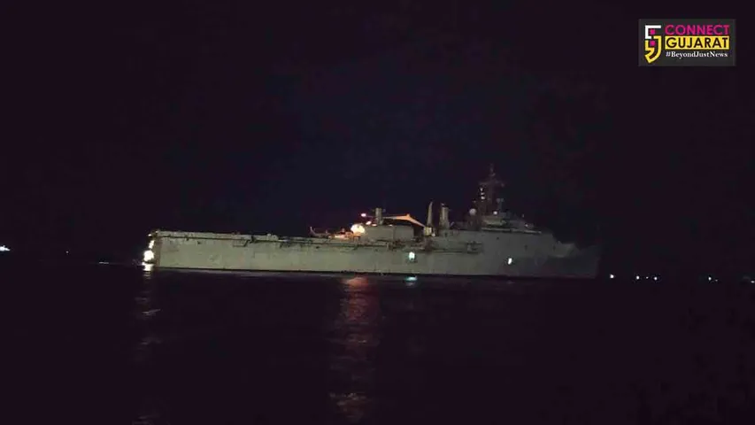 Indian Naval Ships joined INS Jalashwa on way back from Maldive