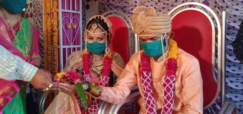 NRI boy married Vadodara girl in a simple ceremony