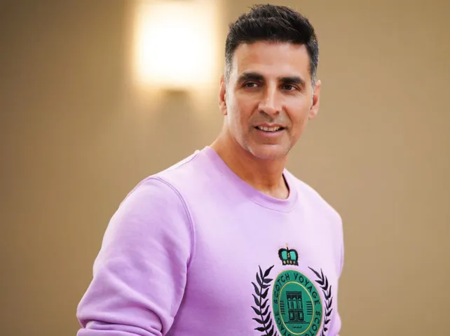 Akshay Donates Wrist Bands to Mumbai Police to Aid Detect COVID-19