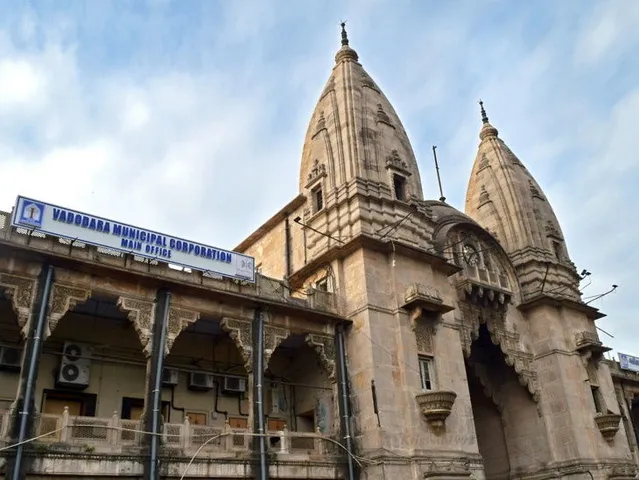 Vadodara Municipal Commissioner Nalin Upadhyay issued notification for food sellers