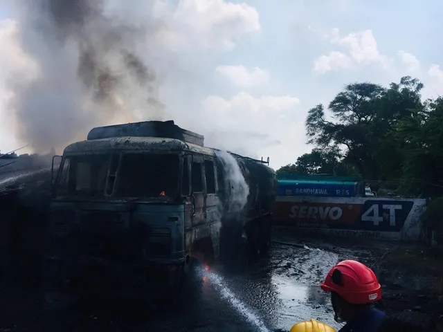Transport truck tanker gutted in fire near Dumad Chokdi