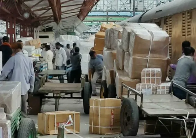 WR transported more than 86700 tonnes of essentials through 431 parcel special trains