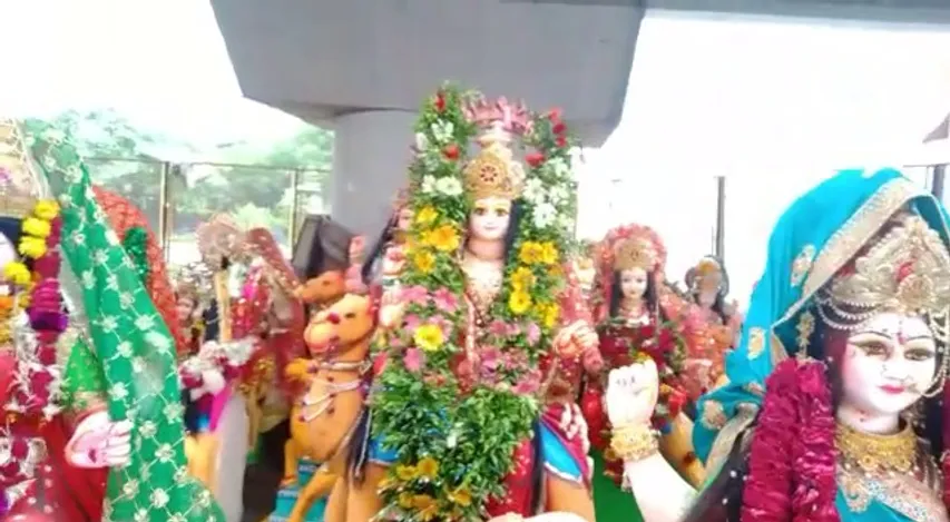 Clashes reported between devotees and police for immersion of Dashama idols in Vadodara