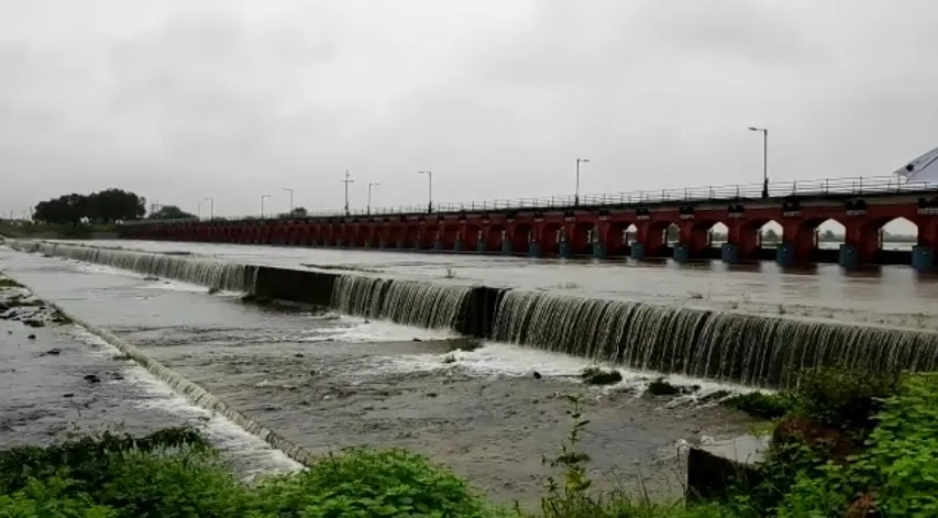 Ajwa dam overflows as level reached 211.50 foot
