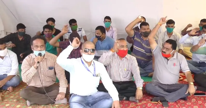 Railway unions protest at Pratapnagar railway DRM office