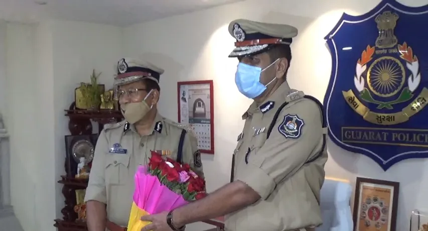 R.B. Brahmbhatt formally took charge as new police commissioner of Vadodara
