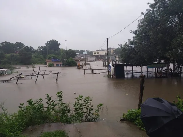 Administration on alert as water entered inside villages situated alongside Narmada river