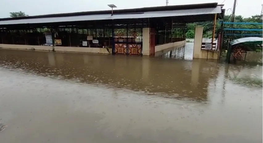 Water from Narmada river flooded main entrance of Kuber Bhandari temple