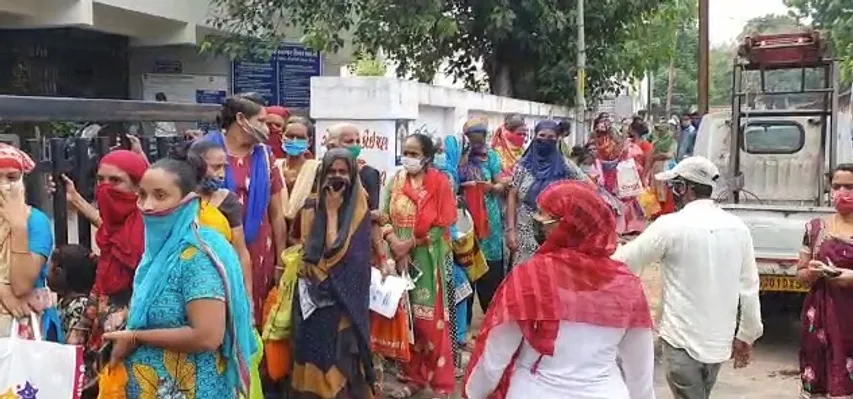 Fear of Corona spread in Vadodara during self-help scheme