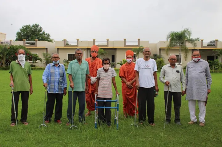 NRI donors become the stick of the elderly