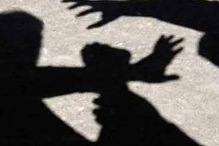 Scooty driver robbed of vehicle by gang came in auto rickshaw