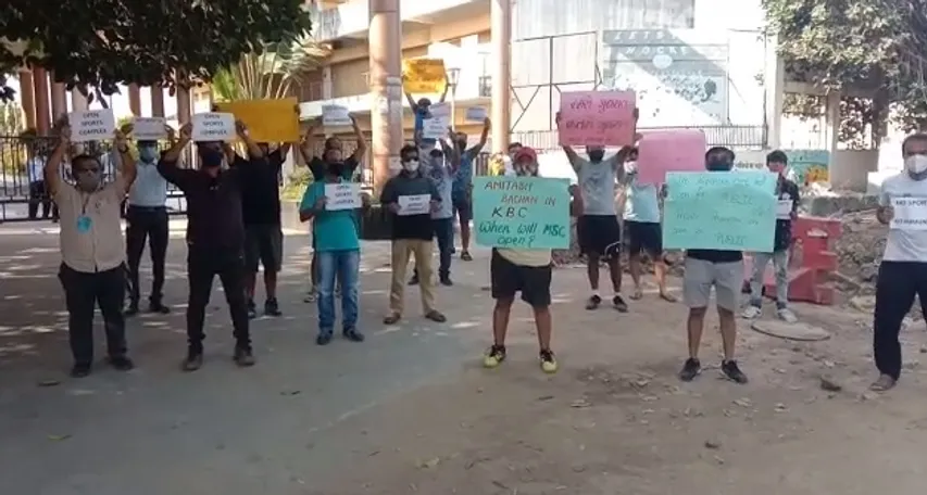 Members demand Manjalpur Sports Complex in Vadodara to open from tomorrow