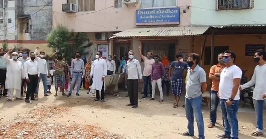 Residents of Kamatipura Fategunj protest against Covid centre assigned to local hospital