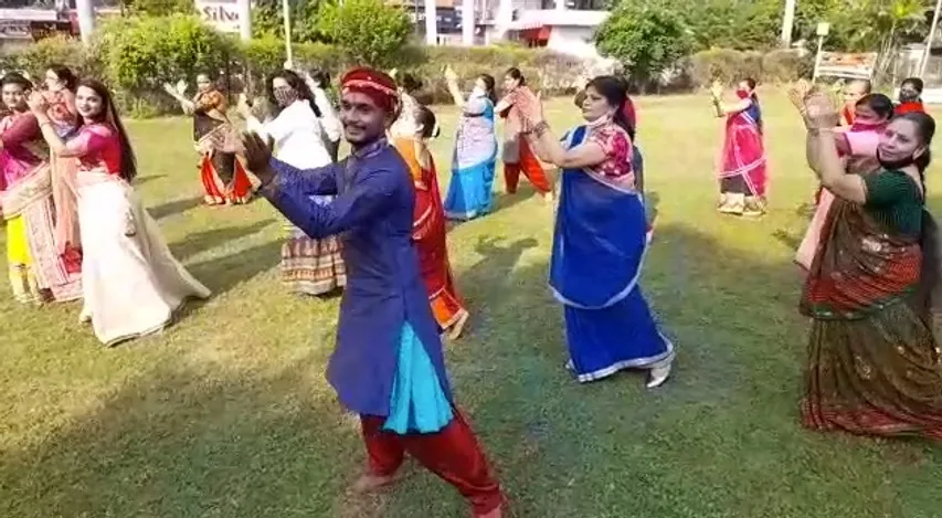 Yoga class in Vadodara organise special garba for its students