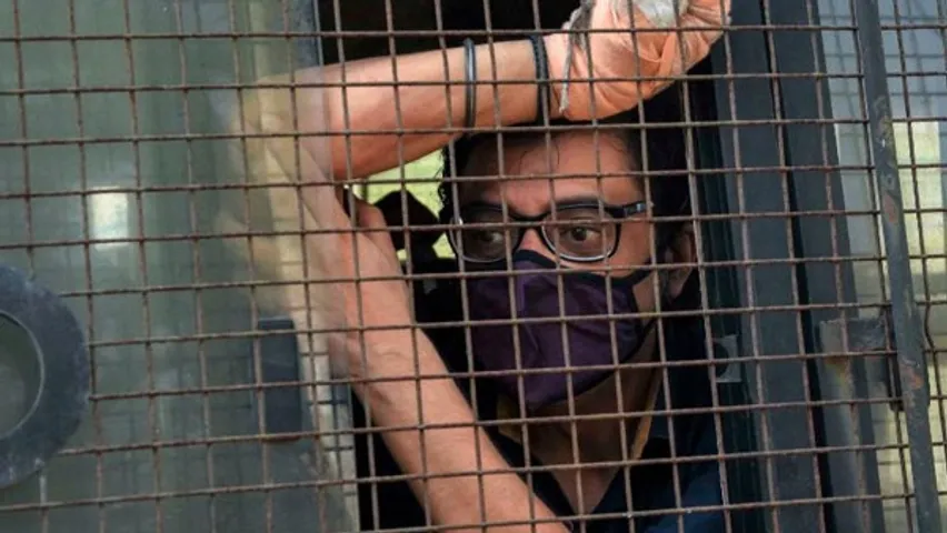 Arnab shifted to Taloja jail for using mobile phone in custody