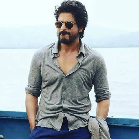 Shah Rukh Khan turns 55: Fanclubs to donate 5,555 COVID kits and meals as a part of the birthday  celebration