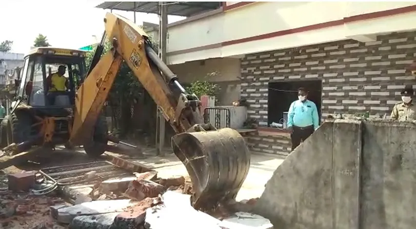 VMC anti encroachment team remove illegal structures in different parts of the city