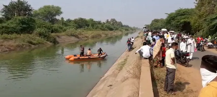 Bike rider fell inside canal after collided with a vehicle