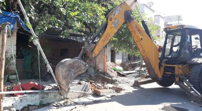 VMSS anti encroachment team removed illegal structures at Warasia