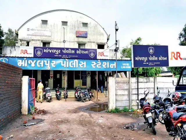 Case against Vadodara police constable for corruption and extortion of money from Mumbai resident