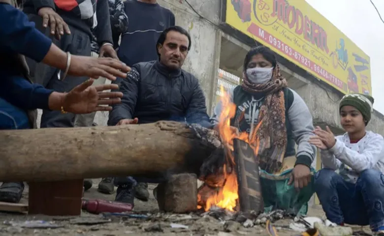 IMD: Cold wave knocks in Delhi and parts of North India, temperature falls by 1-2 degrees Celsius