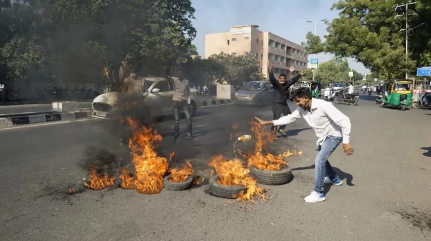 Vadodara Congress burn tyres on NH 8 in support of agitating farmers and Bharat Bandh
