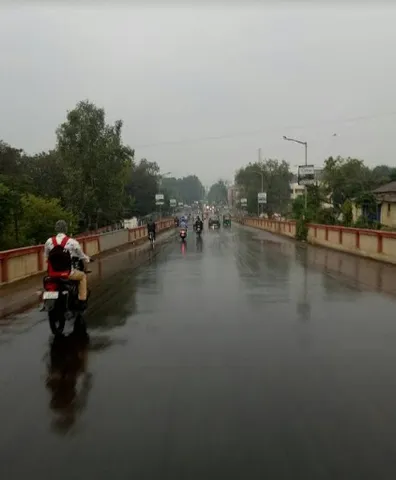 Unseasonal rains continues in Vadodara for the second day
