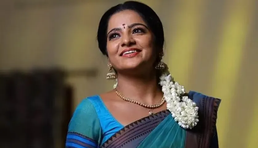 Tamil TV actor VJ Chitra found dead, suicide suspected