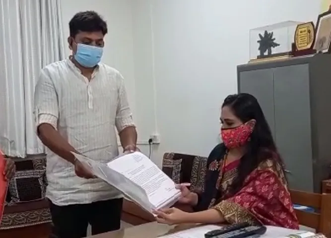 Bhayli villagers gives memorandum to collector over allotment of houses to minority community in EWS scheme