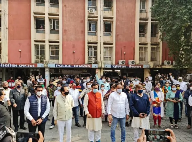 Vadodara Congress gives memorandum to police commissioner