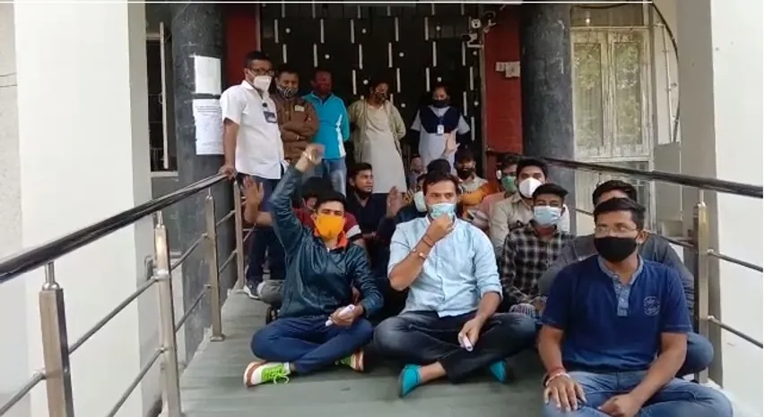 Students of MSU Commerce faculty faced connectivity issue on second day of exams