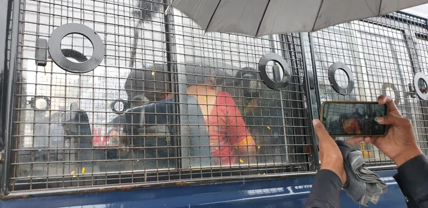 Woman Congress councillor tried to sit on fast outside corporation office