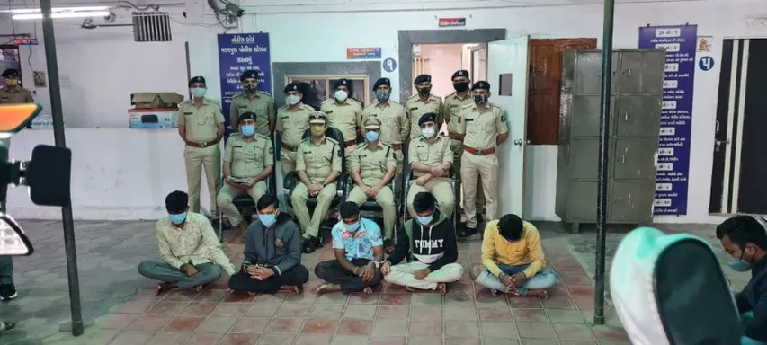 Vadodara police busted a bike lifting gang