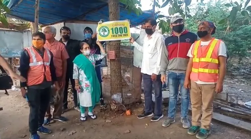 Nature Walk Group freed 1000th tree from cage in Vadodara
