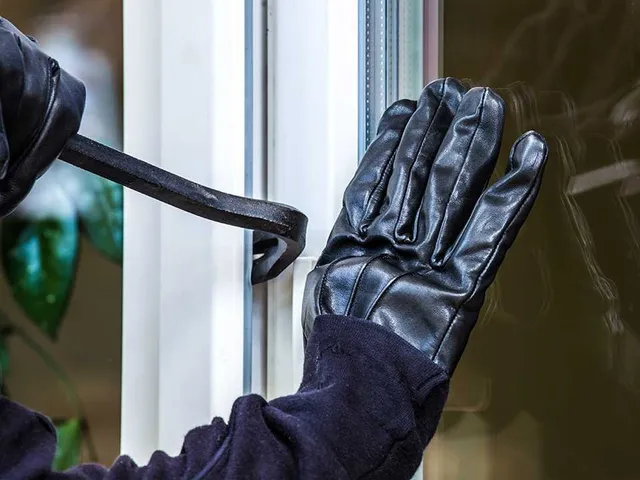Thieves target Shivam residency at Vadodara