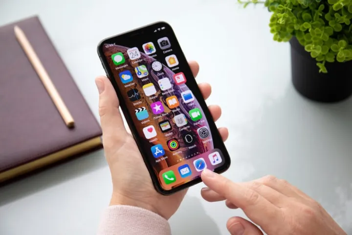 Apple iPhone 13 plans optical in-display fingerprint sensor