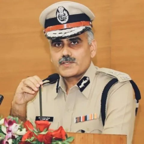 Vadodara police commissioner suspend the cop seen in viral video for not wearing mask