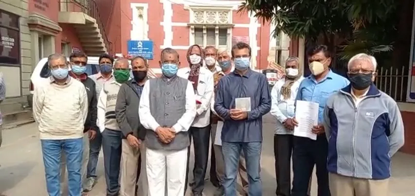 Swaminarayan followers gives memorandum to collector over misconduct with saints