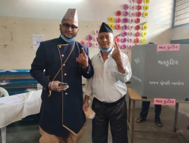 Vadodara youth cast his vote before marriage