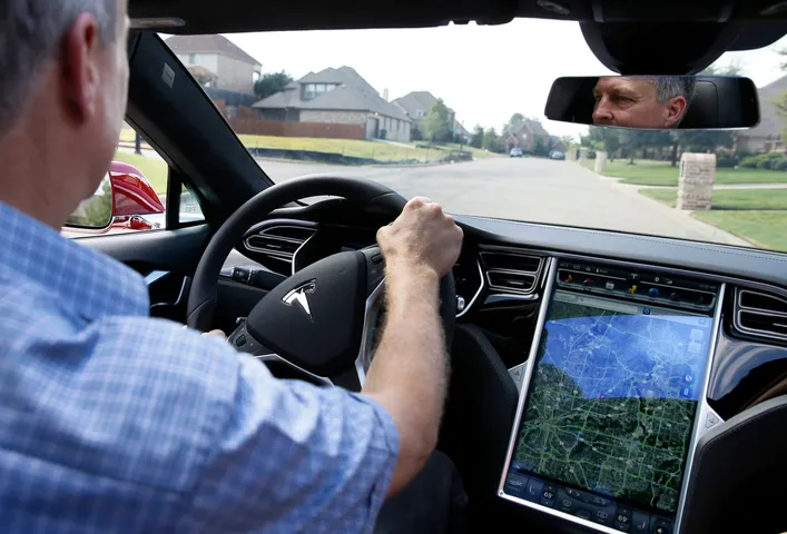 Tesla to recall 135,000 vehicles over touchscreen issue