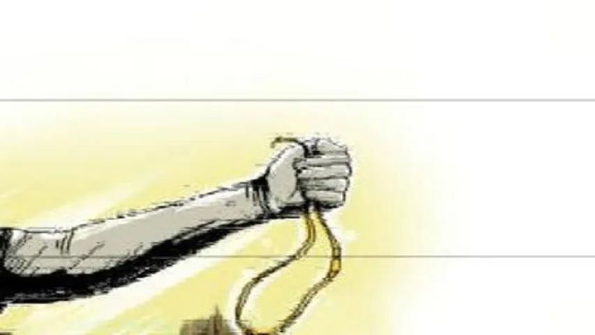 Two unknown youths snatched gold chain from a lady on Harni road in Vadodara