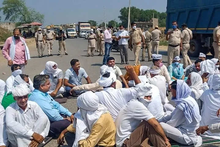 Farmers Protest: ‘Chakka Jam’ goes easy on public but tough on government