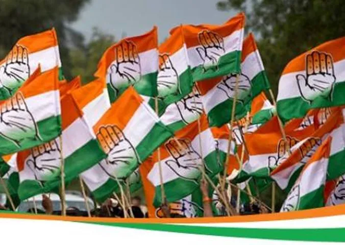 Controversy over disreputable hoardings of Congress leaders in Vadodara