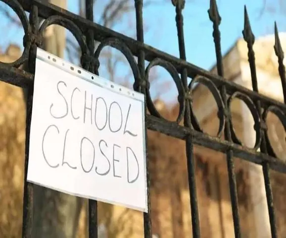 Vadodara school called students despite of the government order to stop offline education