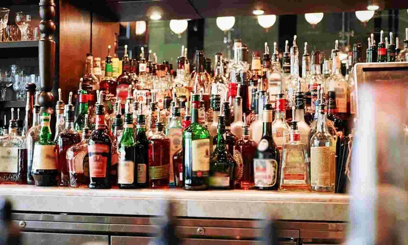 Delhi lowers legal age of drinking to 21, to close all government-run liquor shops