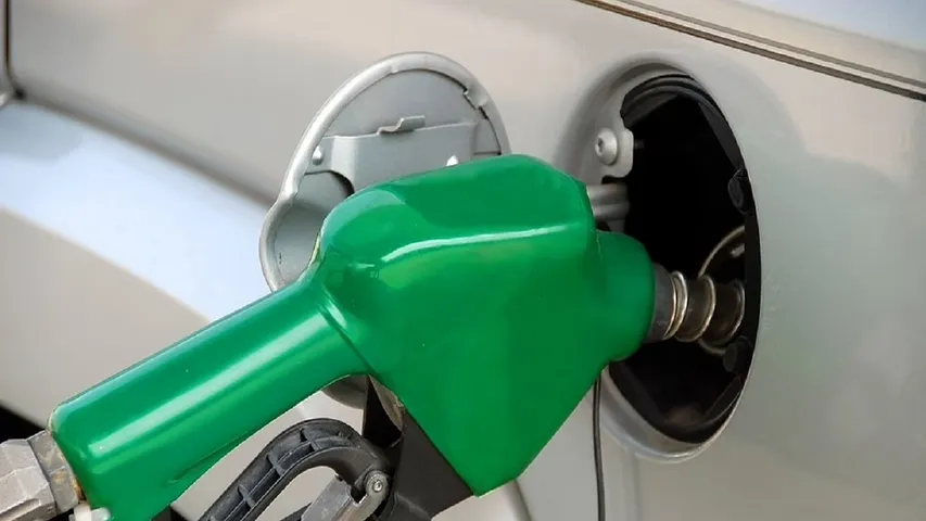 Petrol price crosses Rs 100 a litre in Mumbai, diesel sells at Rs 92.17 per litre