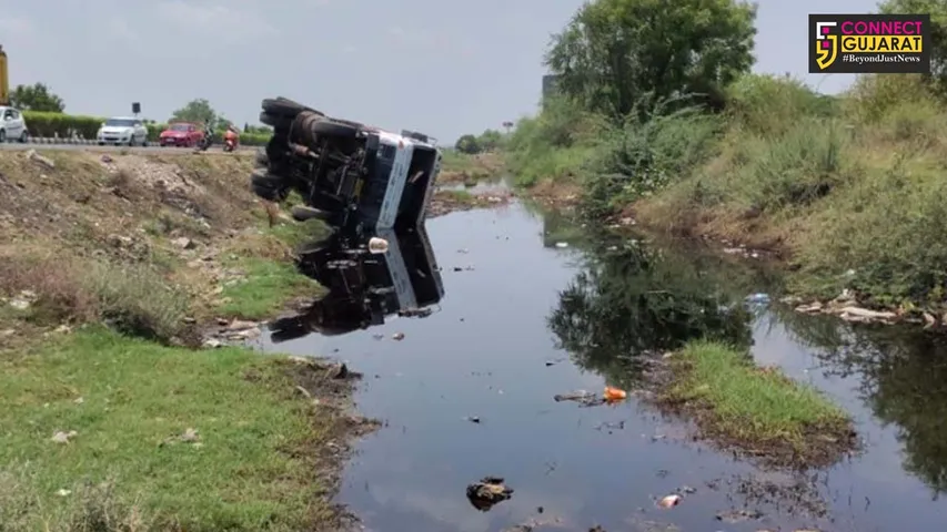 People looted crude oil from a overturned tanker near Tarsali in Vadodara